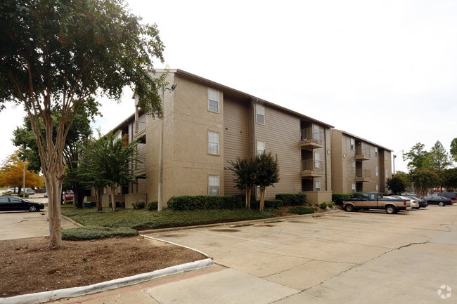 Building - The Advantages Apartments