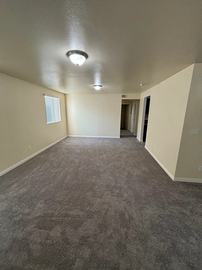 Building Photo - 214 E 97th St