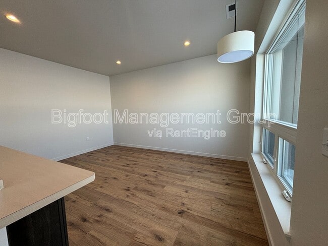 Building Photo - 2360 Shorthorn Ave