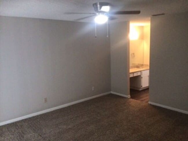 Building Photo - Don't pass this one up!!! Available Now!!