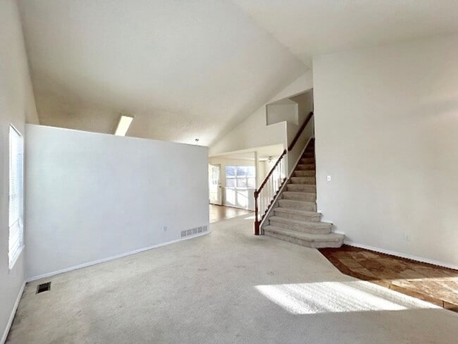 Building Photo - Spacious 4 Bed/3/5 Bath 2 Story w Finished Basement in Fairfax at Briargate