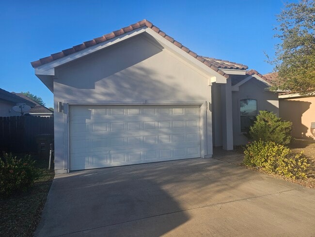 Building Photo - 3315 Omega St