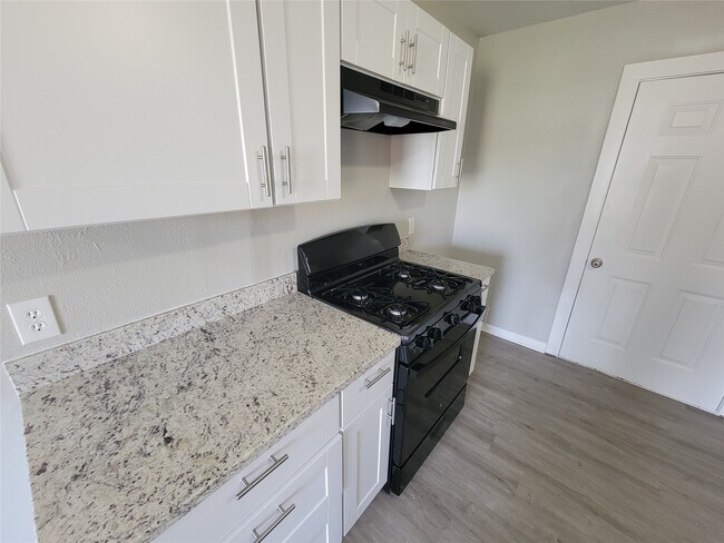 Building Photo - 4909 Holloway Dr