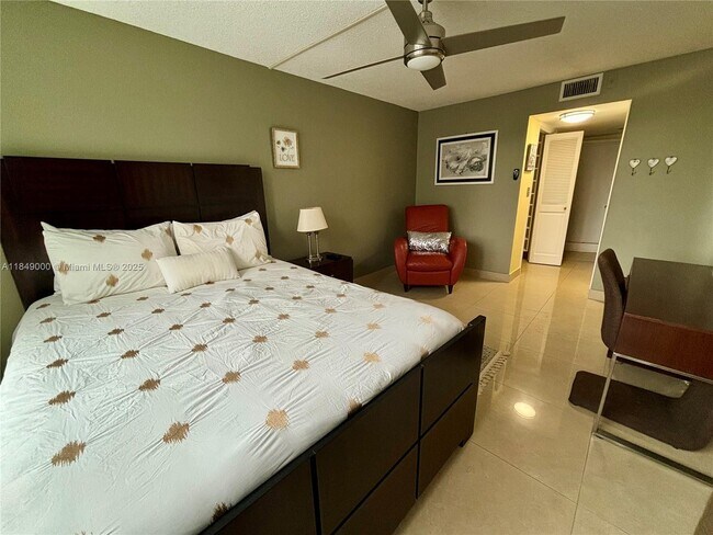 Foto del edificio - 3031 N Ocean Blvd