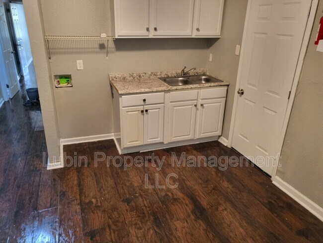 Foto del edificio - 3040 Sinclair St