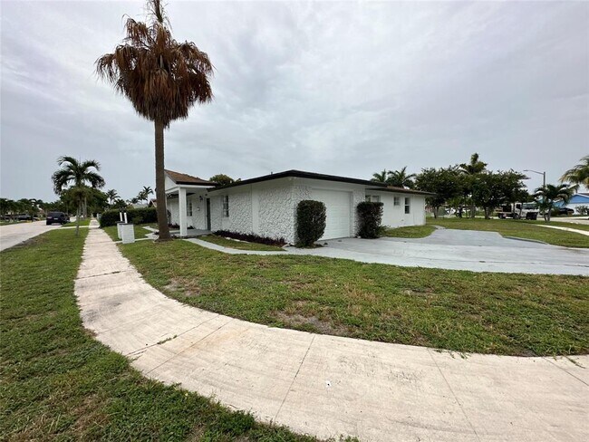 Building Photo - 500 Clear Lake Ave
