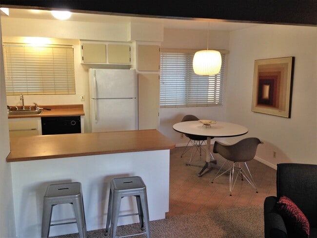 Building Photo - LOFT STYLE 2 Bed/1 Bath Near the Ocean ** ...