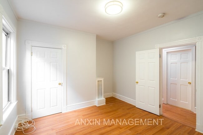 Building Photo - 298 Brookline St