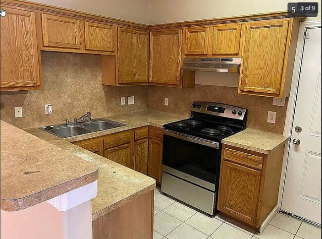 Foto del edificio - 9513 Merle St