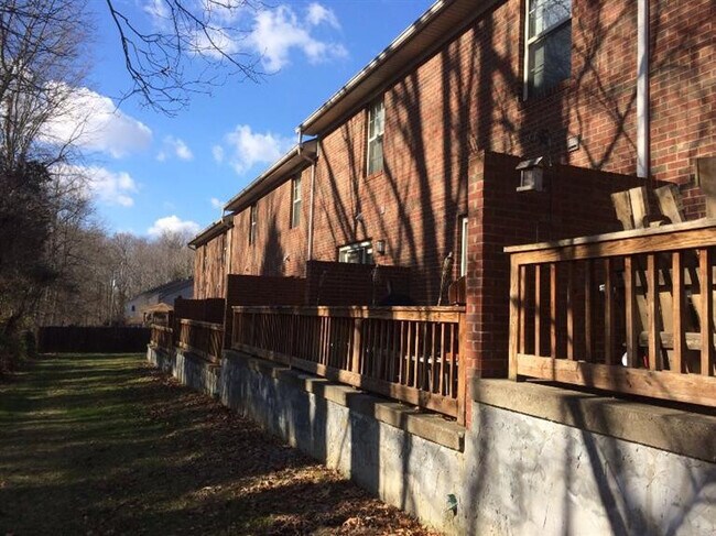 Building Photo - 1021 Smither Dr
