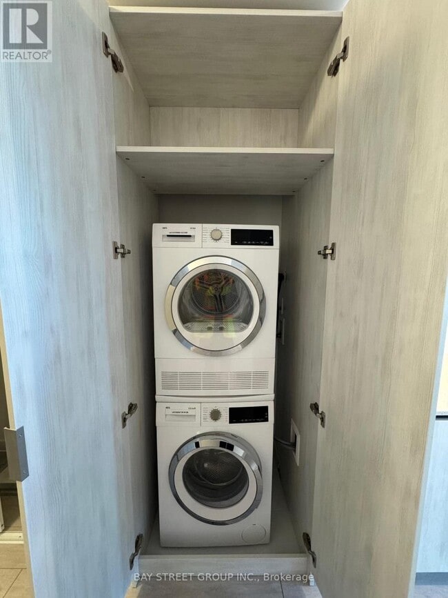 Photo du bâtiment - 5858 Yonge St