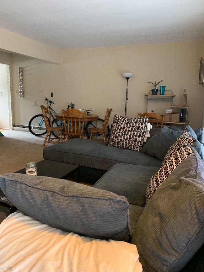 Building Photo - 1 br, 1 bath Condo - 2859 E Maple Rd