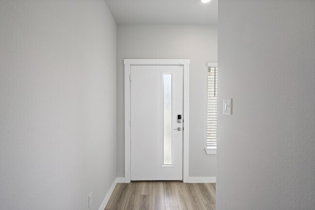 Foto del edificio - 947 Lady Bird Ln