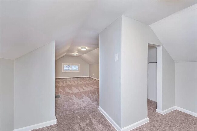 Building Photo - 1209 N Kealing Ave