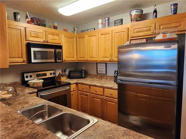 Foto del edificio - Very nice condo overlooking Lake Keowee an...