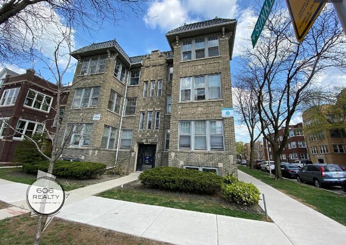 Foto principal - 4503 N Troy St
