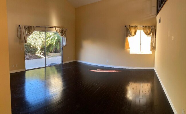 Sala de estar - 1731 Harriman Ln