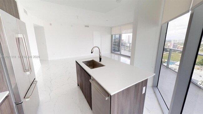 Foto del edificio - 488 NE 18th St