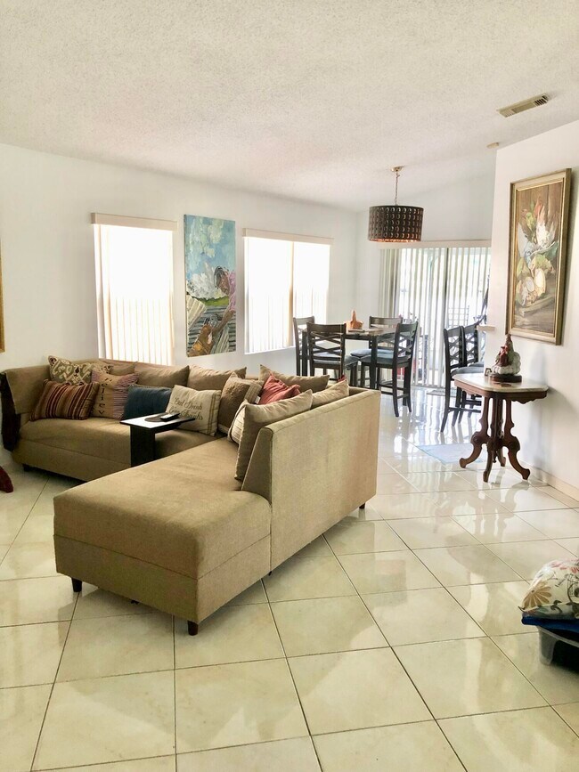 Foto del edificio - 8281 SW 44th Pl