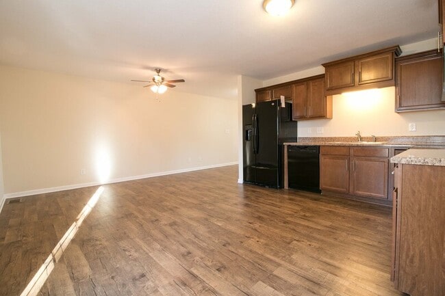 Building Photo - 992-C S Ash Ridge Dr