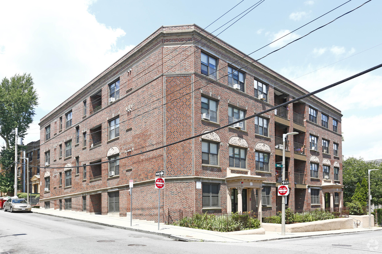 Primary Photo - Maple Commons