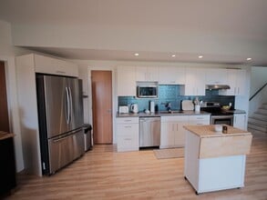 Building Photo - 3260 Leveau Ln