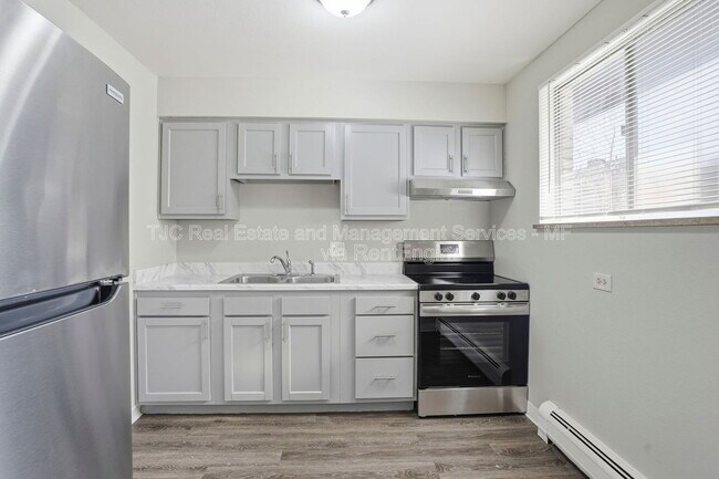 Building Photo - 970 N Downing St