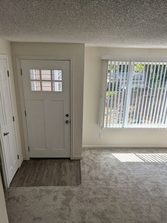 Foto del edificio - Available Now! 2 bedroom and 1 bath duplex