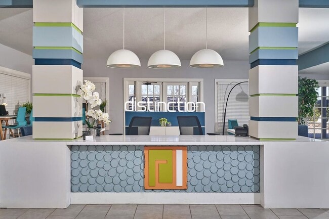 Mejora tu experiencia de vida en Distinction Apartment Homes, donde el diseño moderno se fusiona con la comodidad. Disfruta de una comunidad vibrante con comodidades elegantes y un ambiente acogedor. ¡Programa tu visita hoy mismo y descubre lo que nos hace especiales! - Distinction Apartment Homes