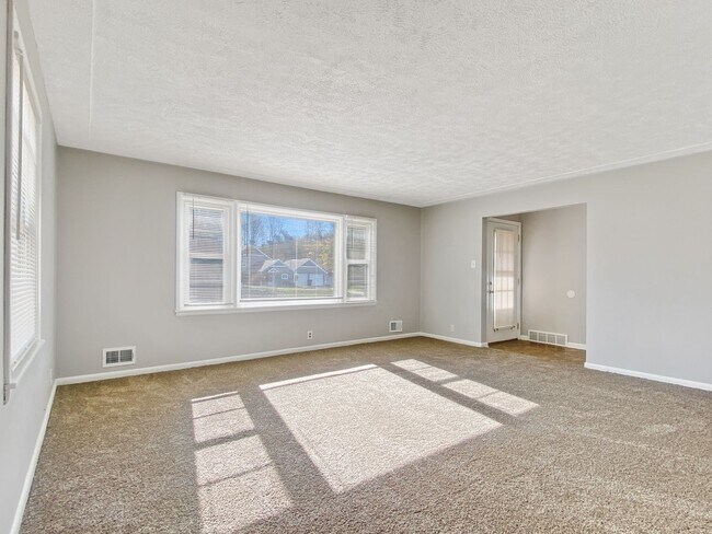Foto del edificio - Lovely 5 bedroom 2.5 bathroom home in Huds...