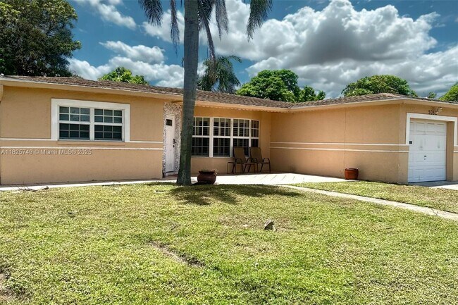 Foto del edificio - 5062 NW 41st Pl