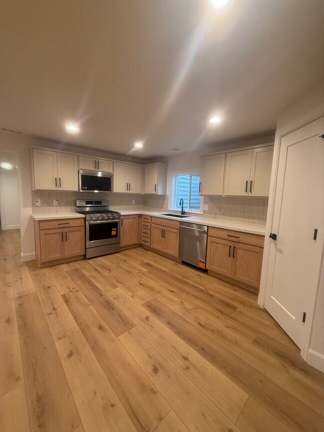 Building Photo - 1043 W Chokecherry St