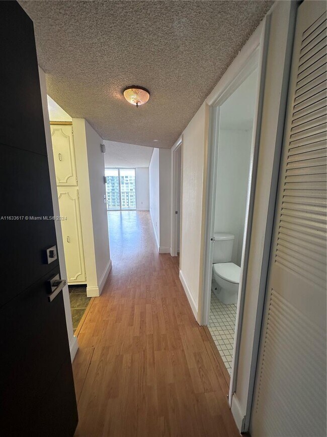 Foto del edificio - 2851 NE 183rd St