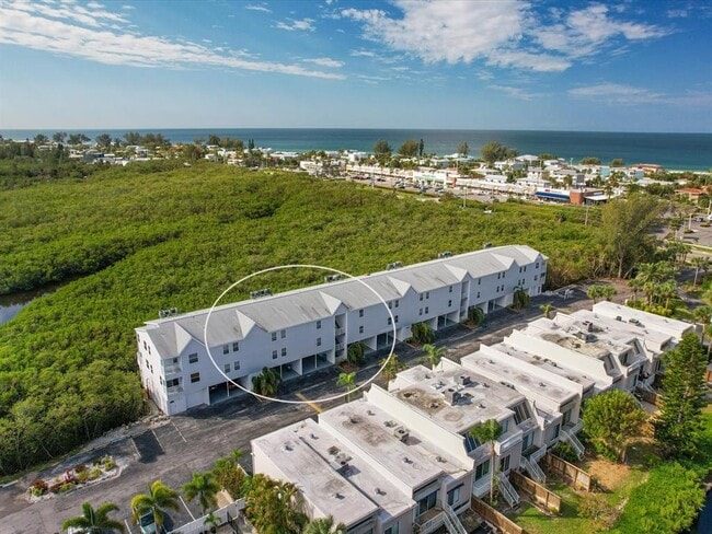 Building Photo - 3607 E Bay Dr