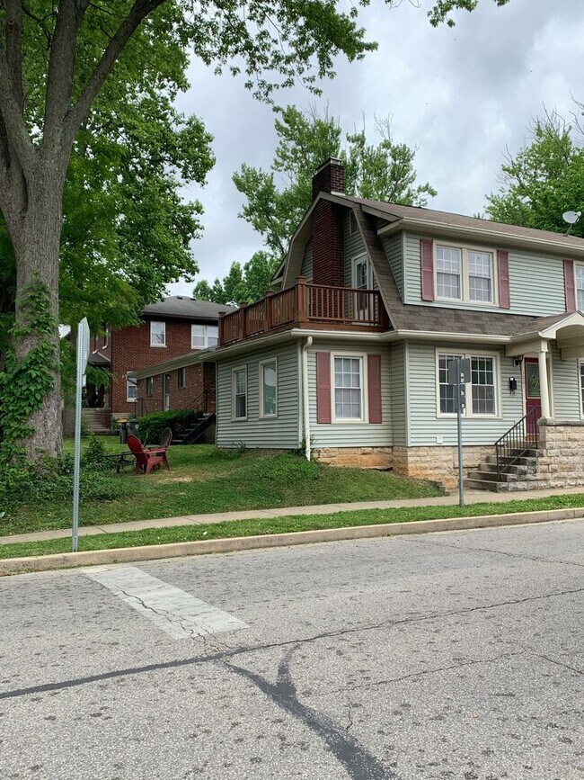 Building Photo - Beautiful, Historical 3 Bedroom House - Available August 2027!