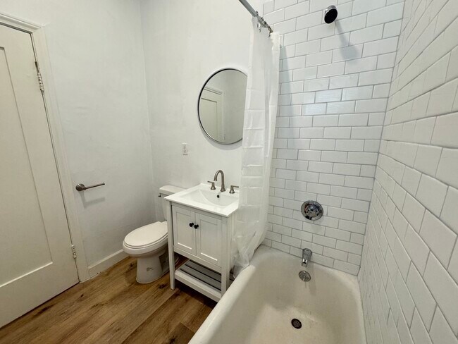 Foto del edificio - 211 S Manhattan Pl