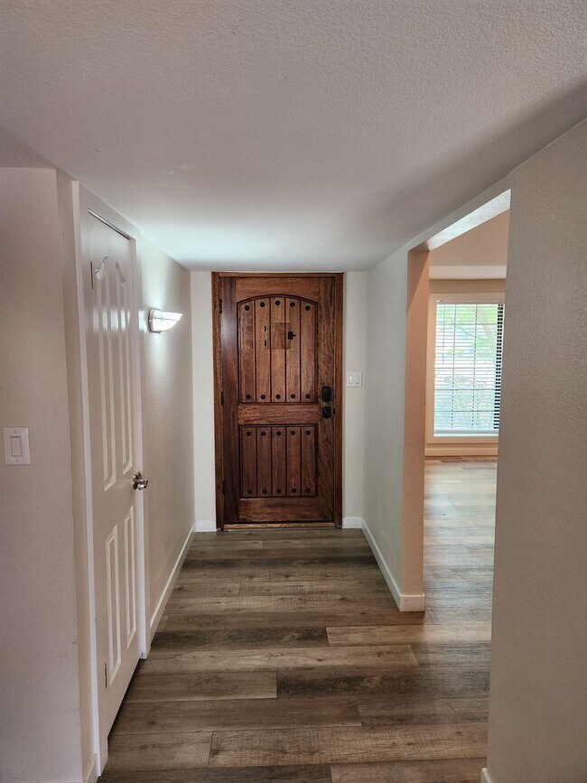 Foto del edificio - Tempe 4 Bedroom 3 Bath w/ Pool right near ASU!