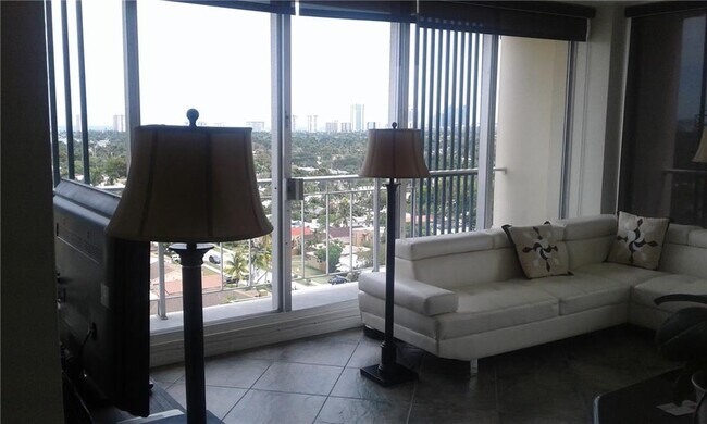 Foto del edificio - 1720 Harrison St
