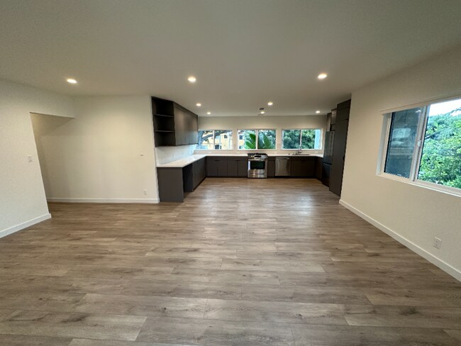 Foto del edificio - 2021 Beachwood Dr