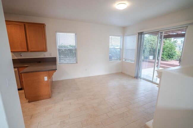 Building Photo - Stevenson Ranch 3 Bedroom Home for Rent!