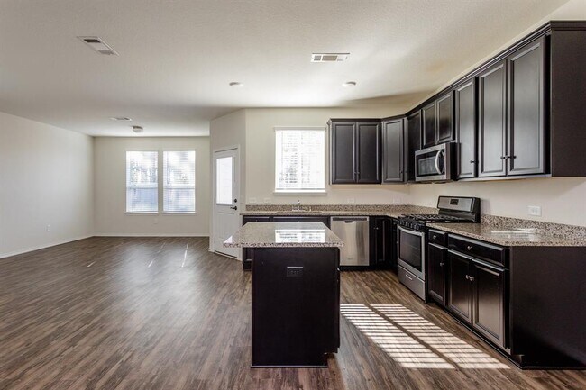 Foto del edificio - 25811 Rustical Rd