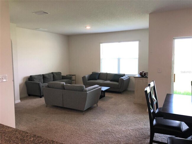 Building Photo - 16313 Little Garden Dr
