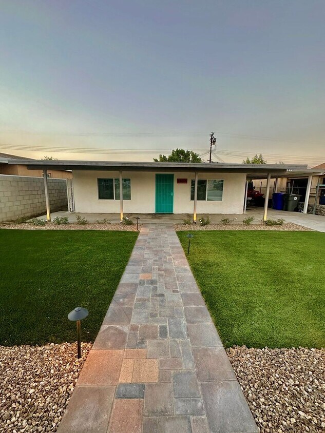 Foto principal - Prime location in Indio