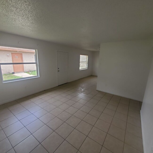 Foto del edificio - Ernest Dr