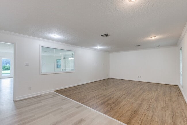 Building Photo - 6903 Alderney Dr