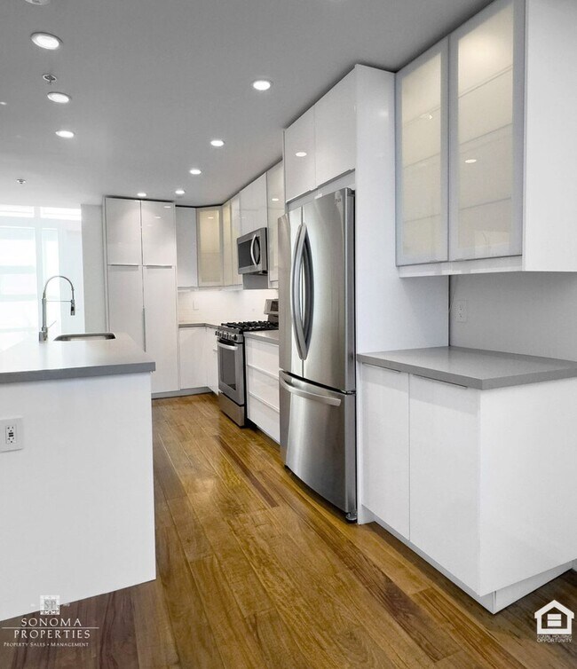 Foto del edificio - Modern 1BD/2BA Loft Just Minutes from Down...
