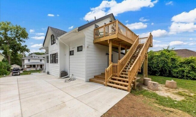 Foto del edificio - 4174 Cass St