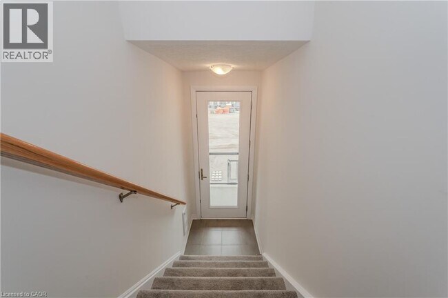 Building Photo - 142 Foamflower Pl