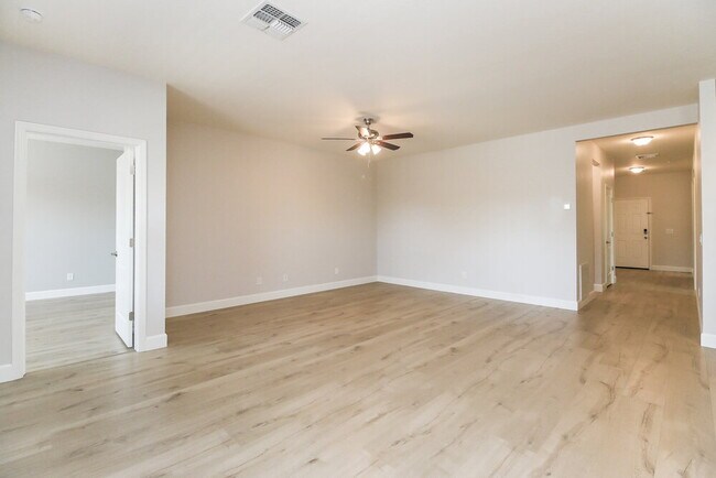Foto del edificio - 4503 W Feather Plume Dr