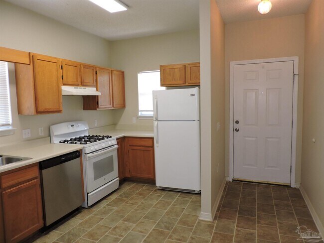 Building Photo - 206 Wildflower Ln
